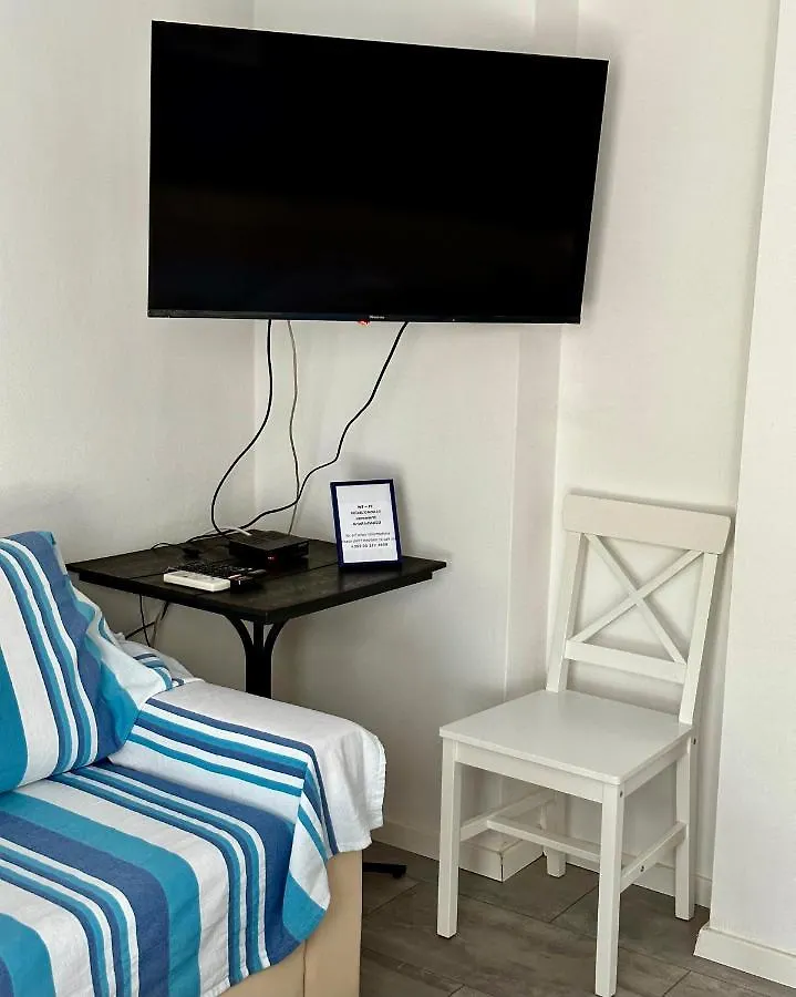 Emily Deluxe Superior 5 Star Studio Apartment, Your Piece Of Heaven With Sea & Park View Novigrad Istria 0*,  Croacia